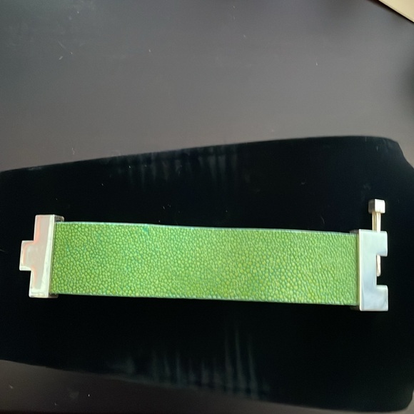 Leighelena Green Stingray Leather Jigsaw Bracelet - Picture 3 of 6